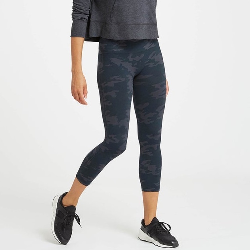 SPANX Look at Me Now Seamless Cropped Legging Size Small
